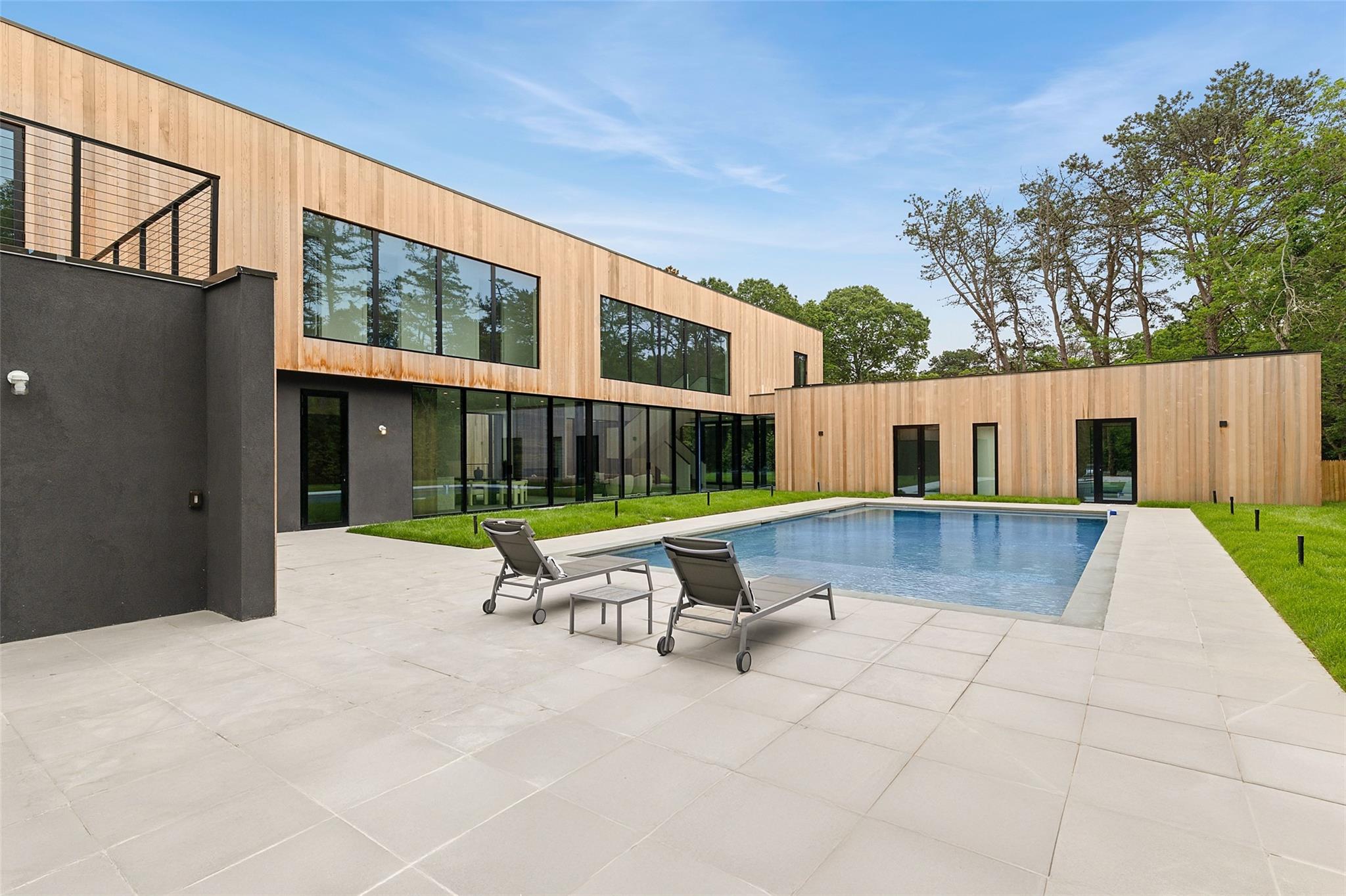 9 Blue Jay Way, East Hampton, NY 11937