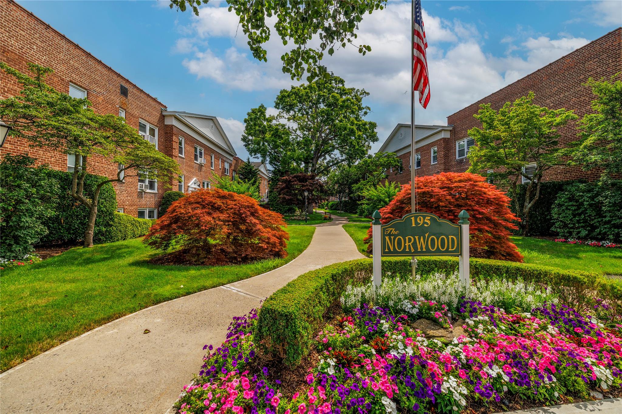 195 N Village Avenue # 2D, Rockville Centre, NY 11570