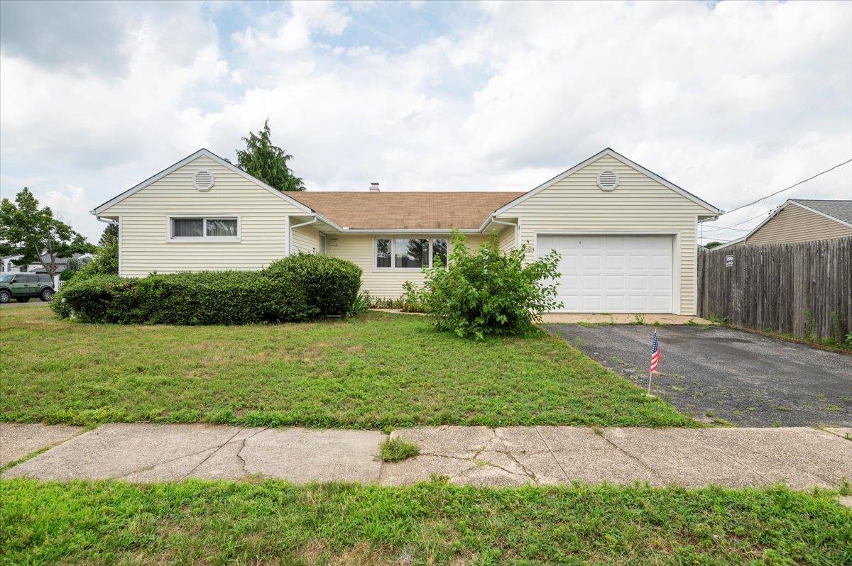49 Cheshire Road, Bethpage, NY 11714