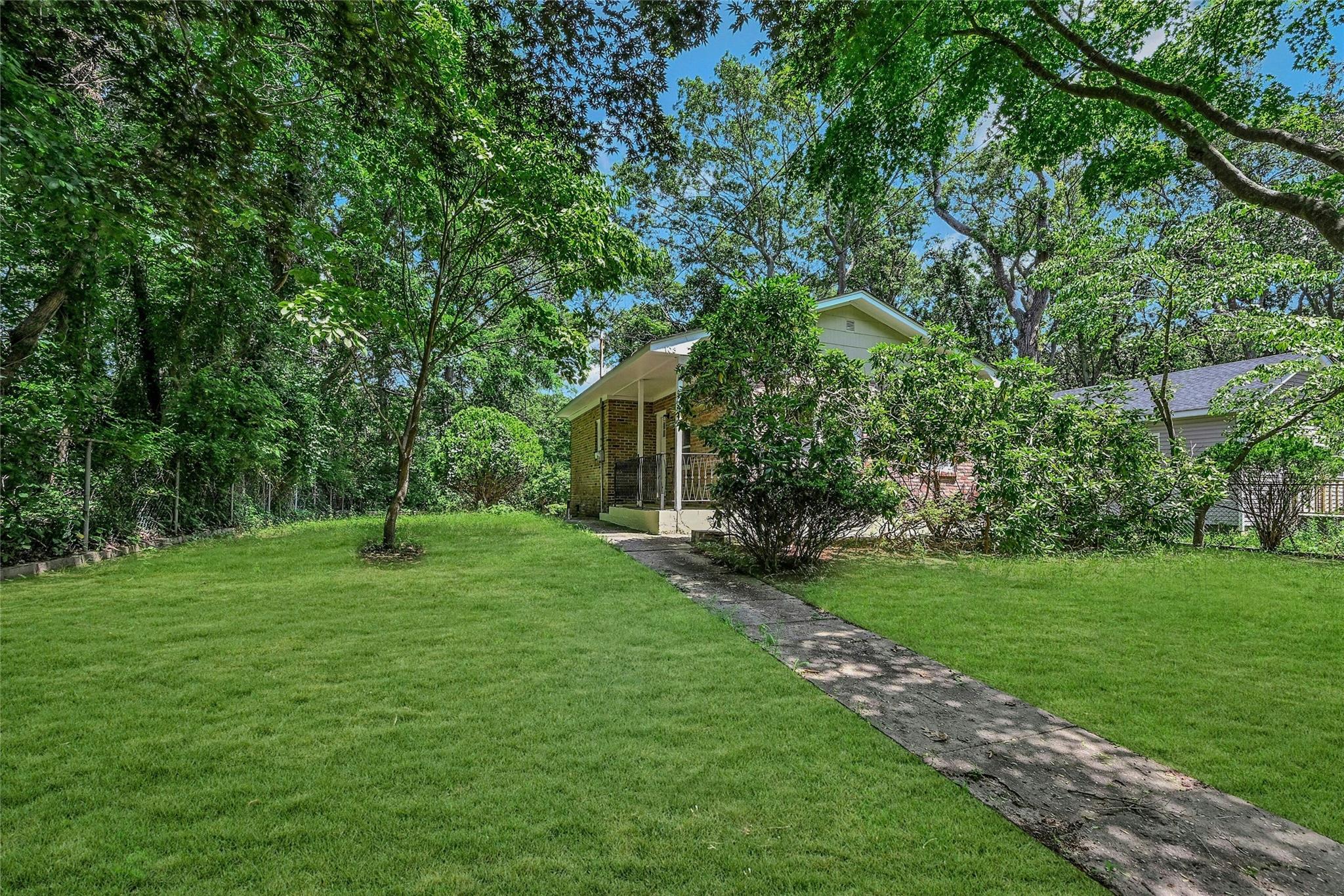 108 Maple Avenue, Flanders, NY 11901