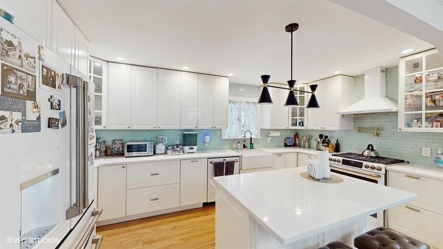 525 Miller Avenue, Freeport, NY 11520