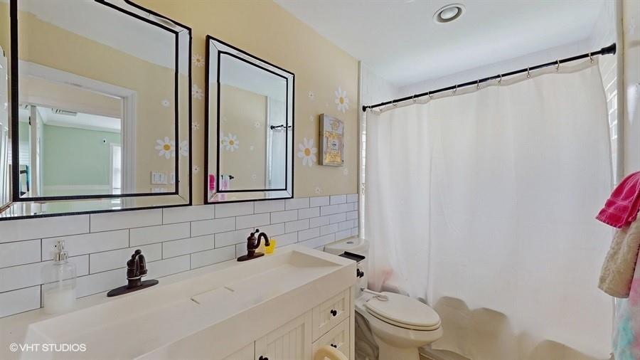 525 Miller Avenue, Freeport, NY 11520