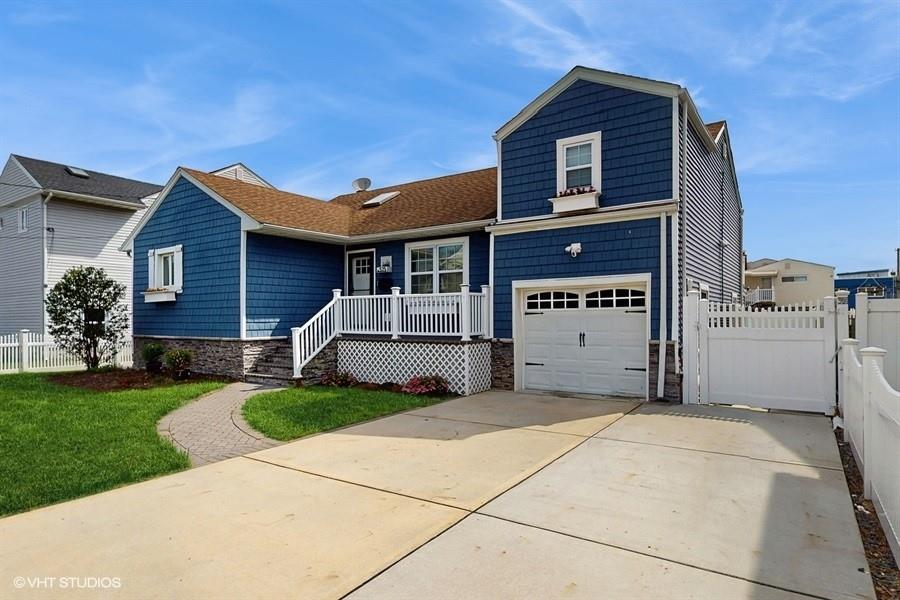 525 Miller Avenue, Freeport, NY 11520