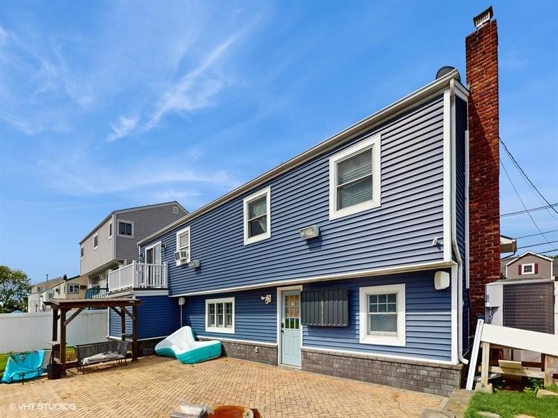 525 Miller Avenue, Freeport, NY 11520