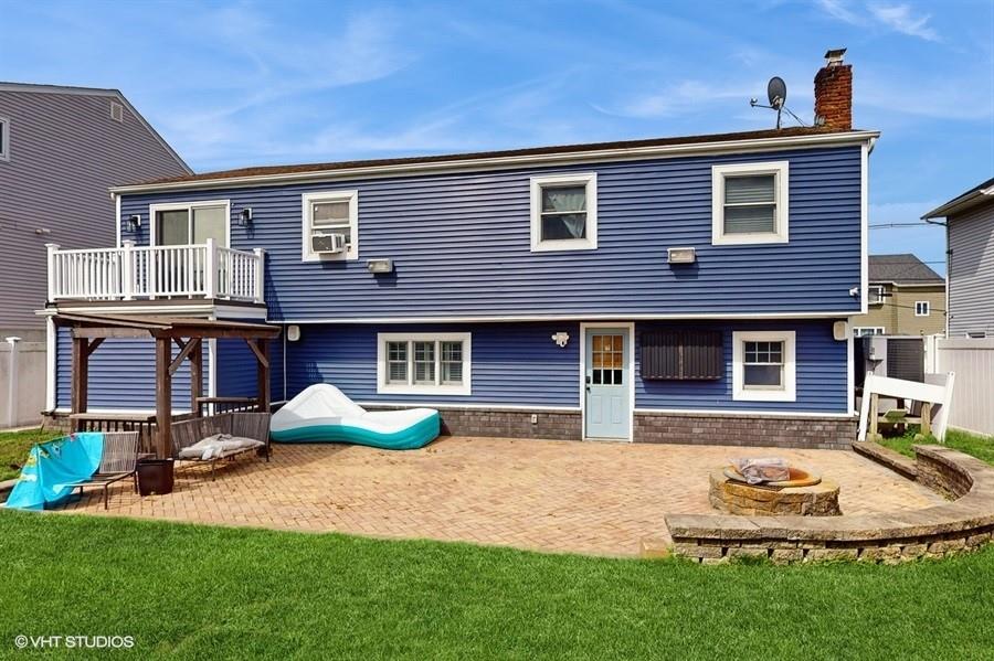 525 Miller Avenue, Freeport, NY 11520