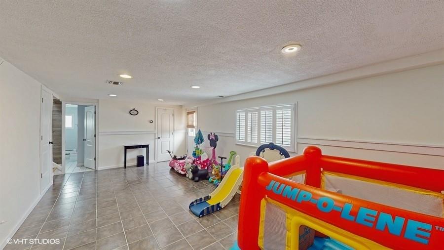 525 Miller Avenue, Freeport, NY 11520