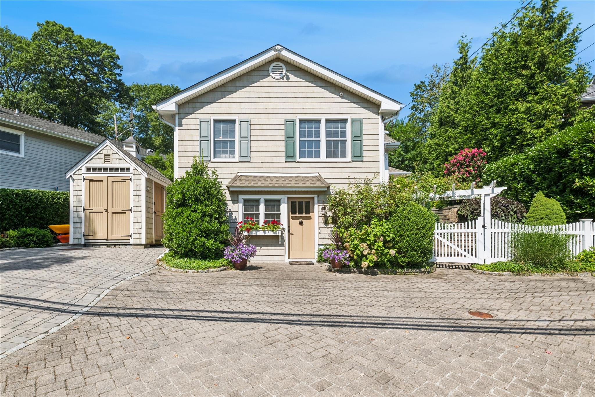 3 Glenna Little Trail, Huntington, NY 11743