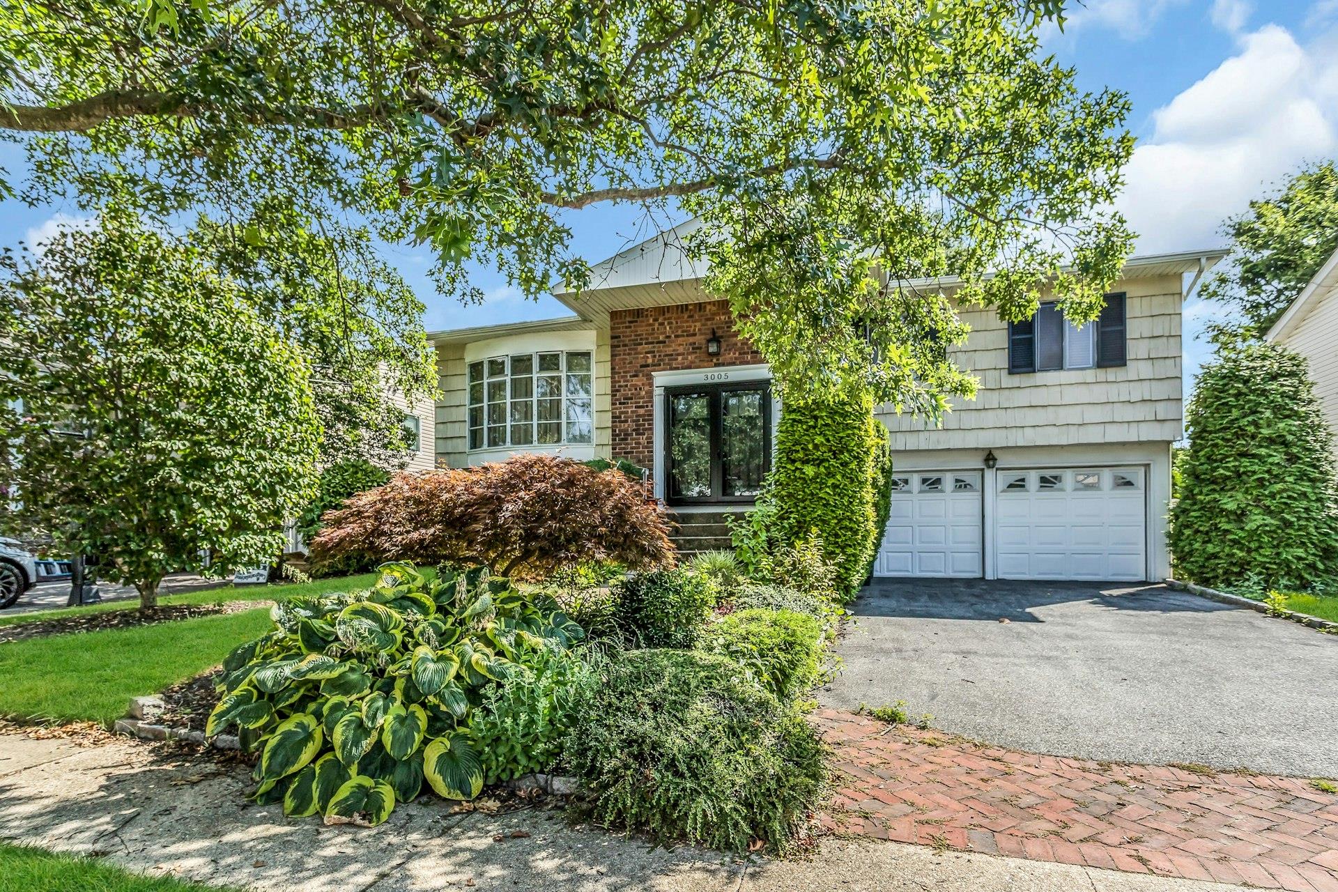 3005 Lonni Lane, Merrick, NY 11566