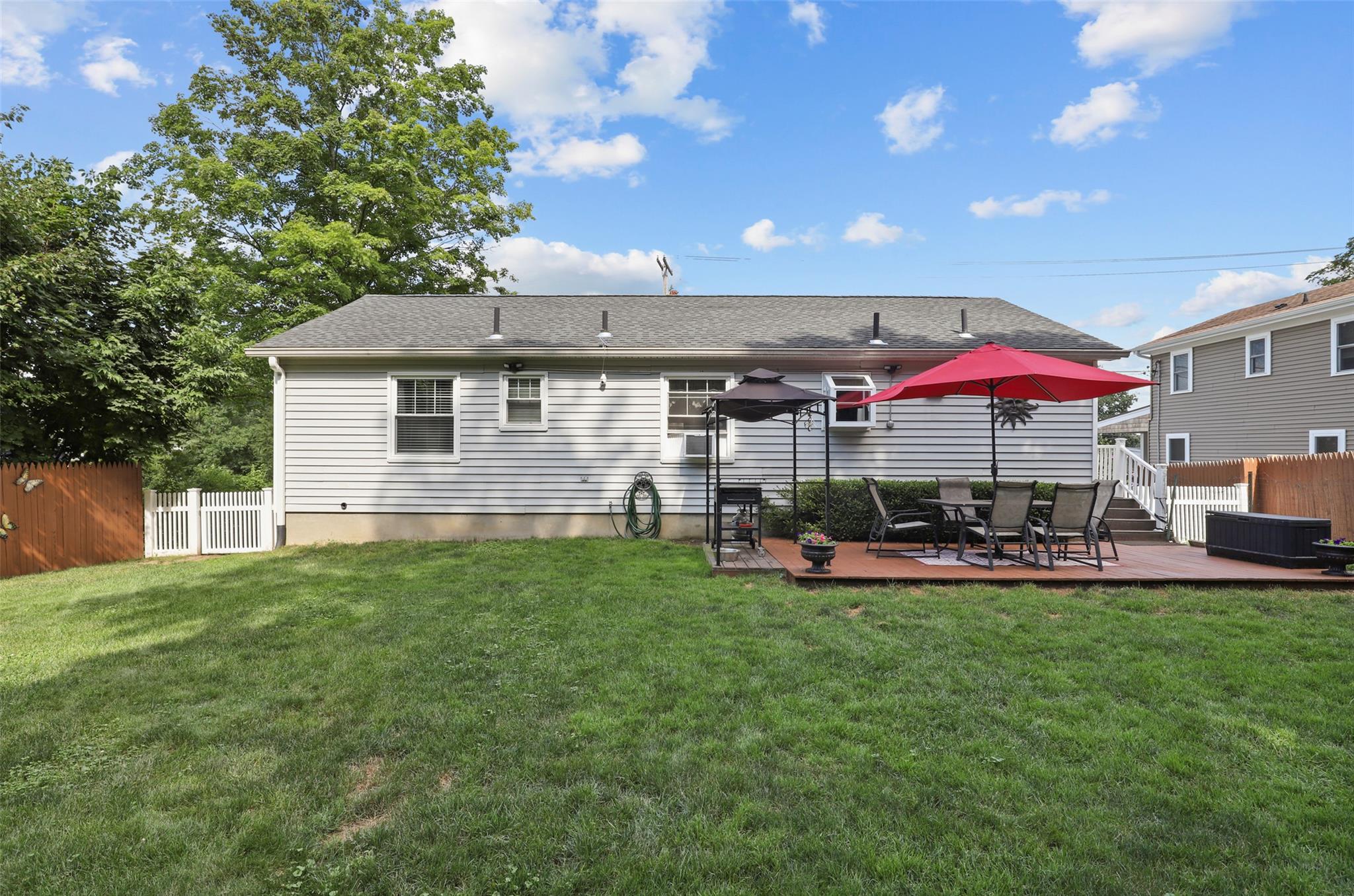 84 Entrance Way, Mahopac, NY 10541