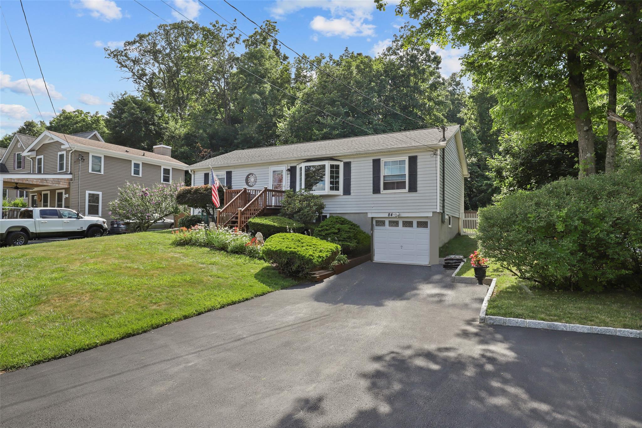 84 Entrance Way, Mahopac, NY 10541