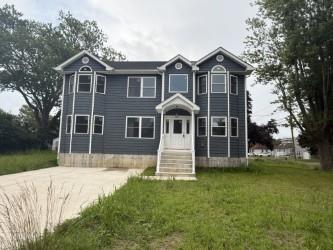 214 Forest Rd, Mastic Beach, NY 11951