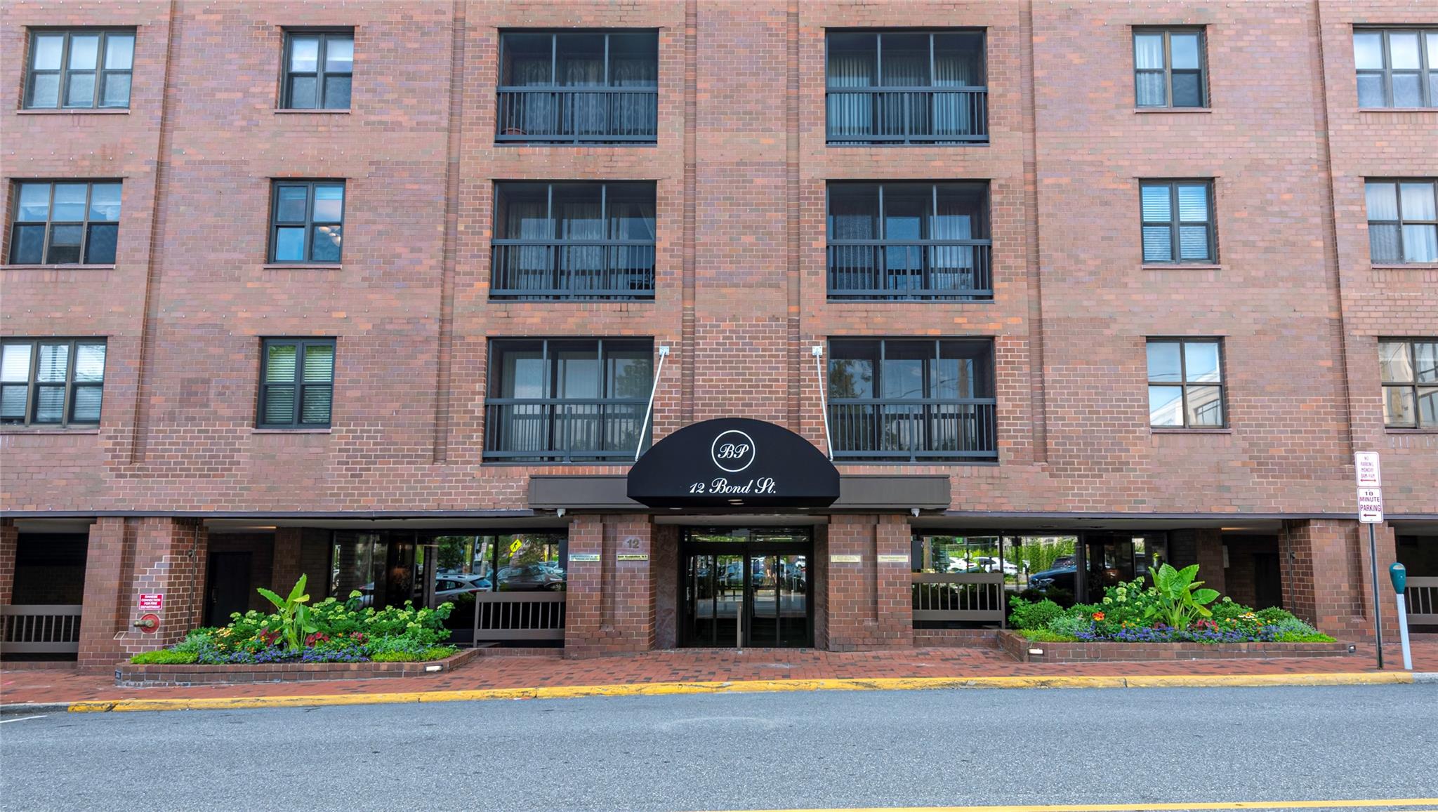 12 Bond Street # 7A, Great Neck, NY 11021