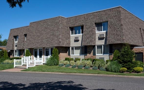 16 Philip Walk # PW16, West Babylon, NY 11704