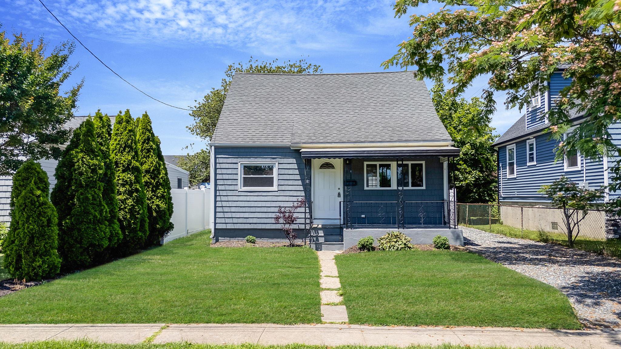 18 Schley Avenue, Lindenhurst, NY 11757