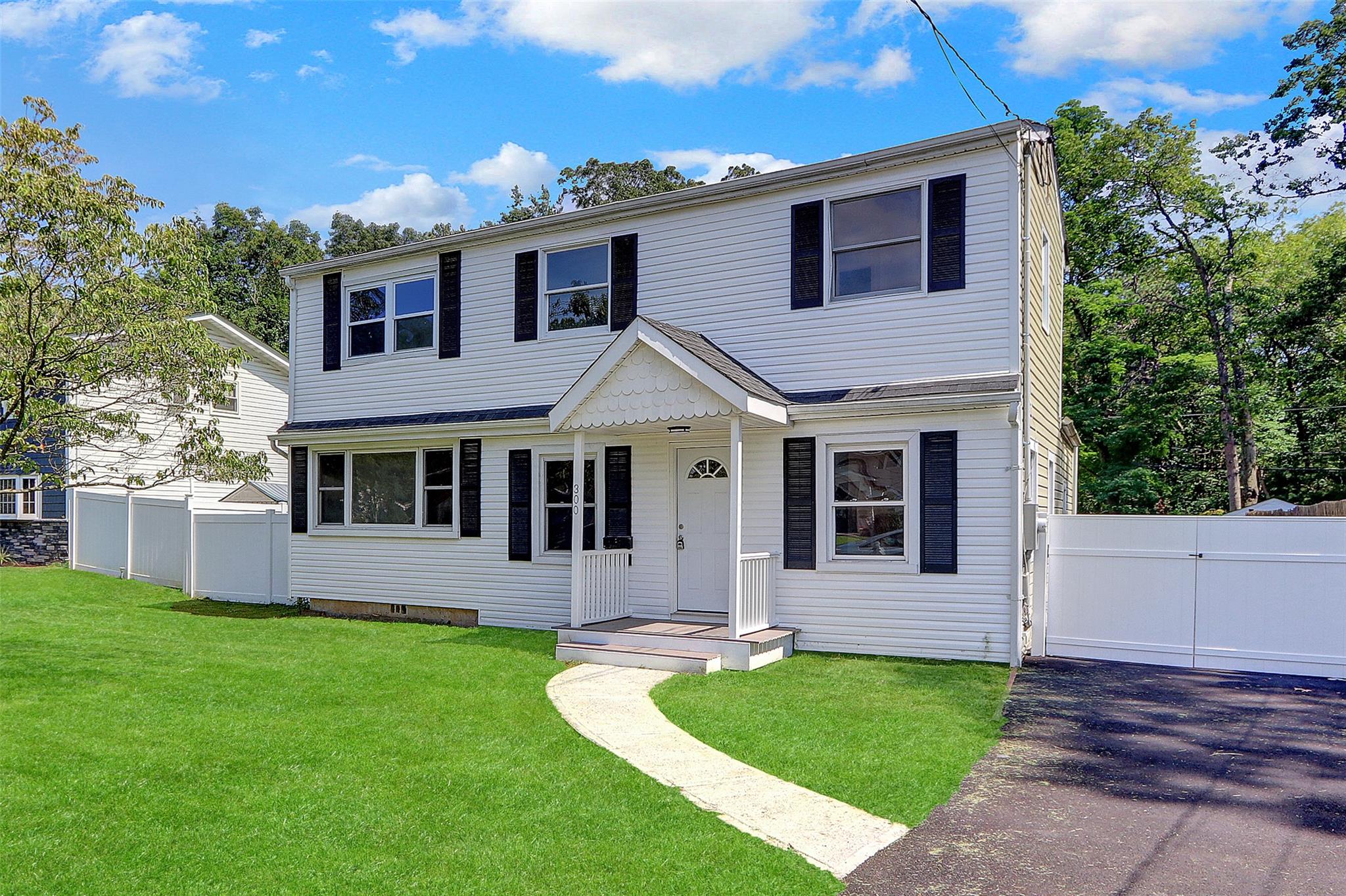 300 Prairie Drive, North Babylon, NY 11703