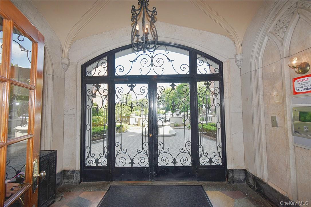 60 W Broad Street # 1L, Fleetwood, NY 10552