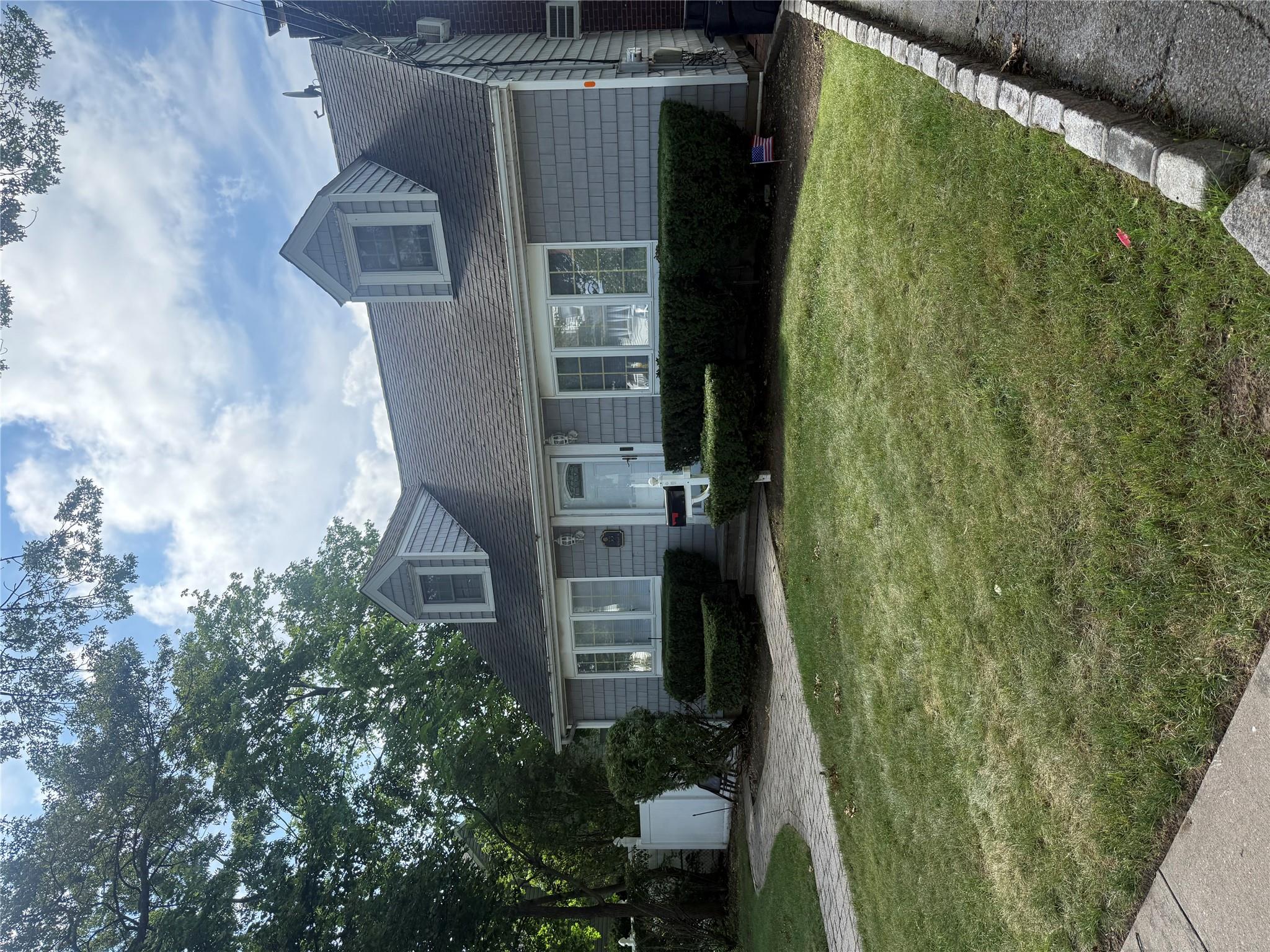 35 Midwood Avenue, Farmingdale, NY 11735