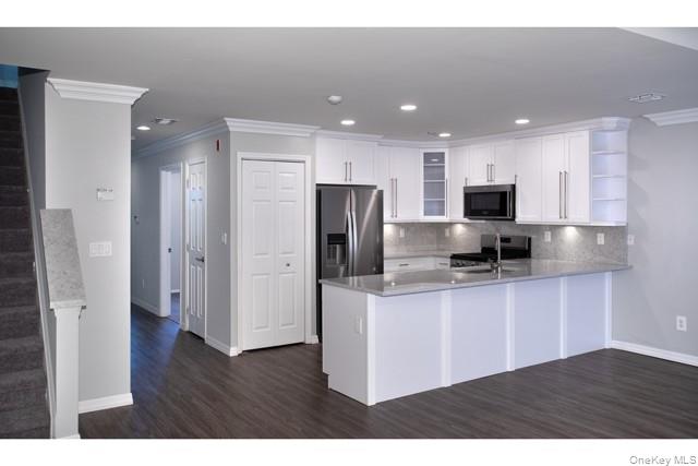 56 Overlook Drive # 56, Farmingville, NY 11738