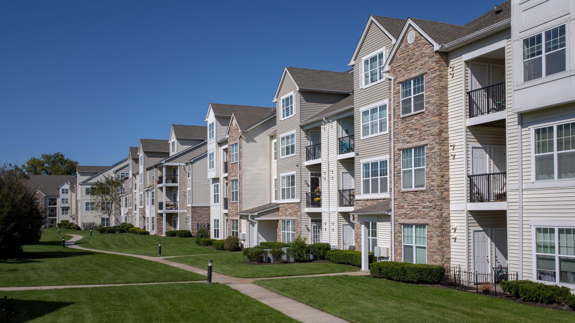 1 Charles Pond Drive # 08-813, Coram, NY 11727