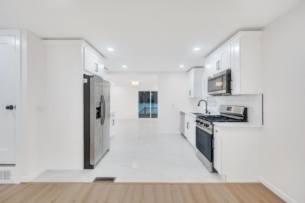 312 Abbington Court, Copiague, NY 11726