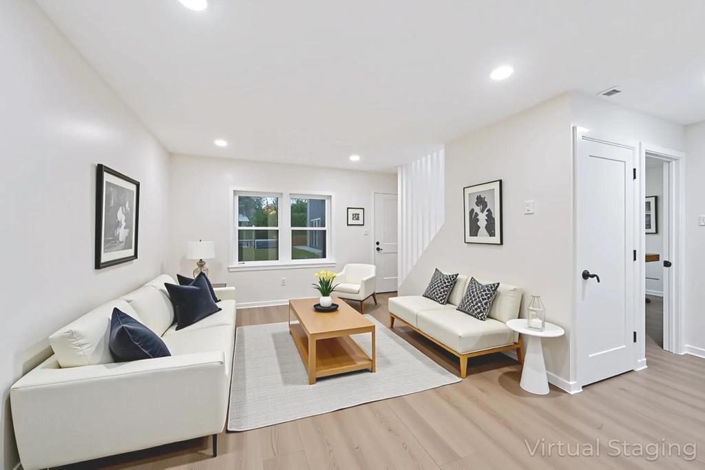 312 Abbington Court, Copiague, NY 11726