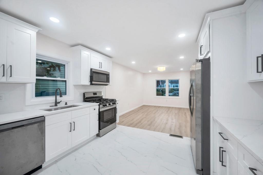 312 Abbington Court, Copiague, NY 11726