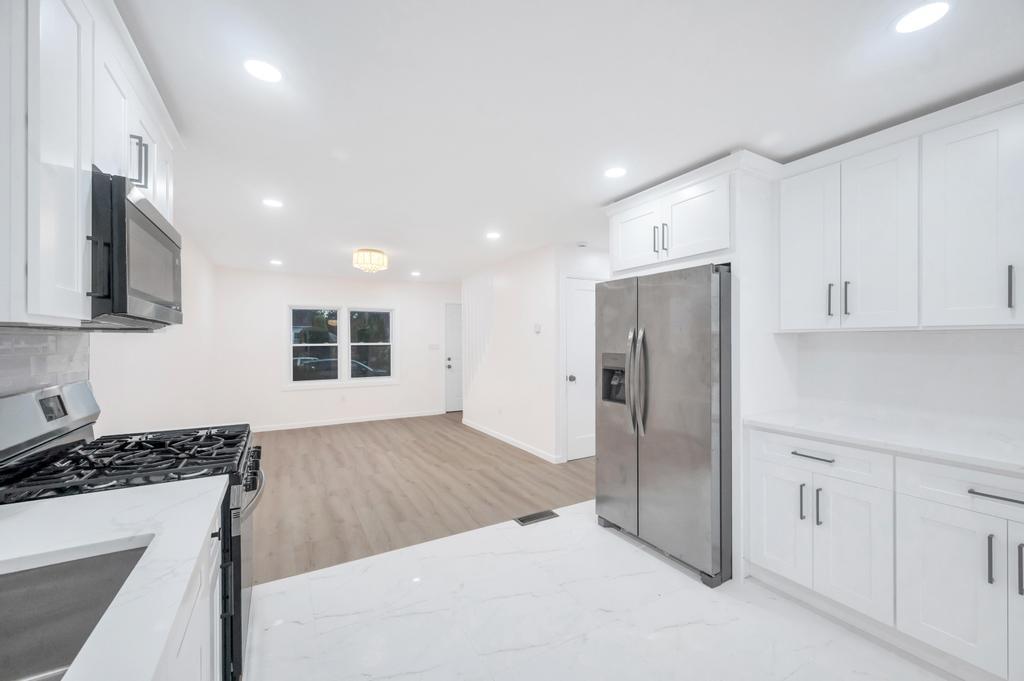 312 Abbington Court, Copiague, NY 11726