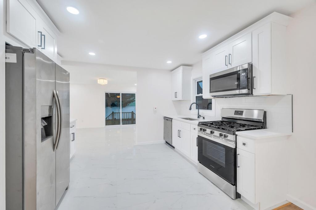 312 Abbington Court, Copiague, NY 11726