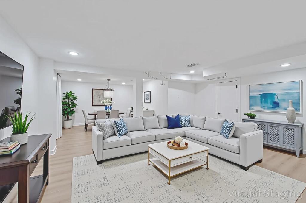 312 Abbington Court, Copiague, NY 11726