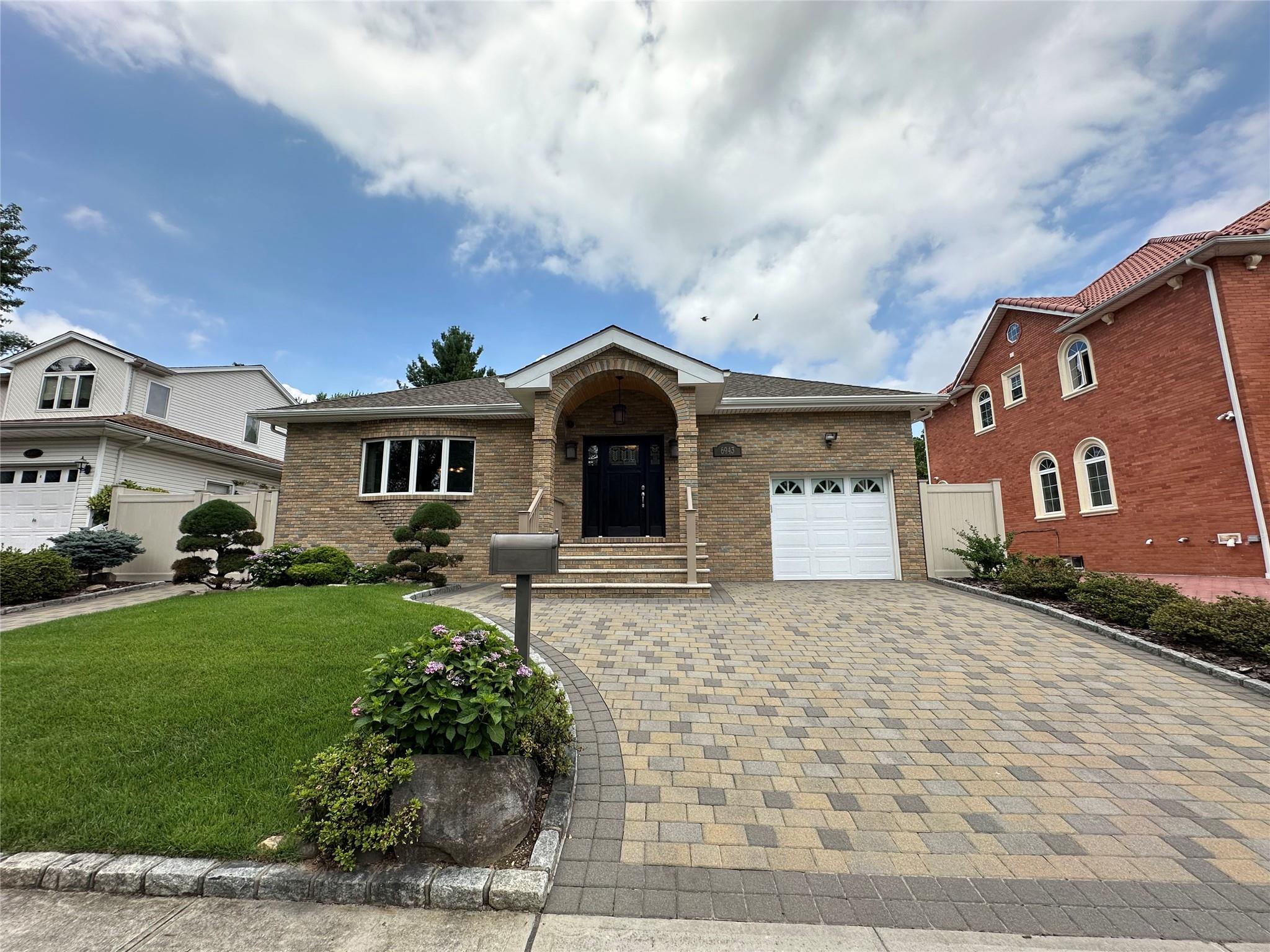 69-43 260 Place, Glen Oaks, NY 11004