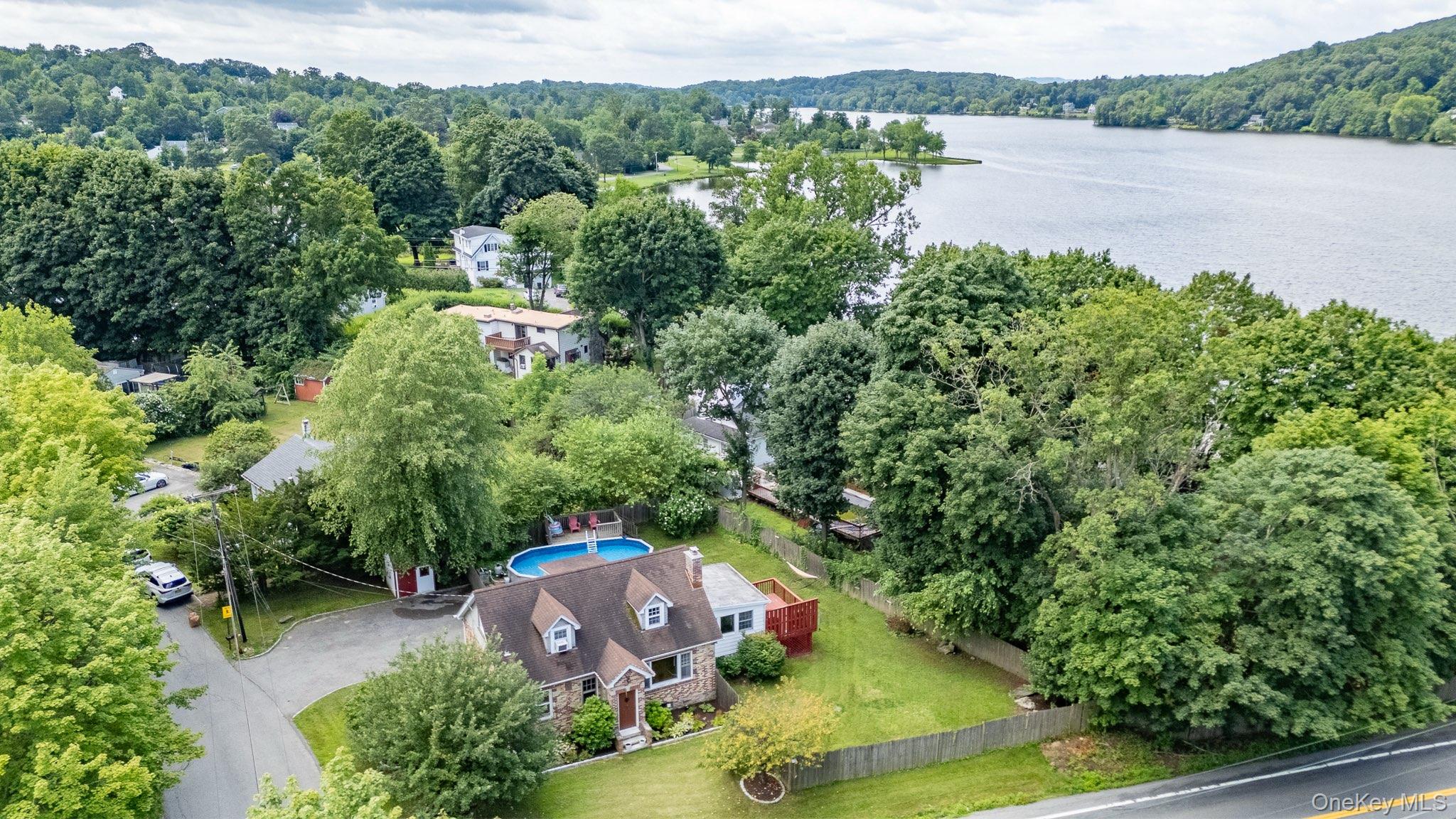 1 Roslyn Road, Carmel, NY 10512