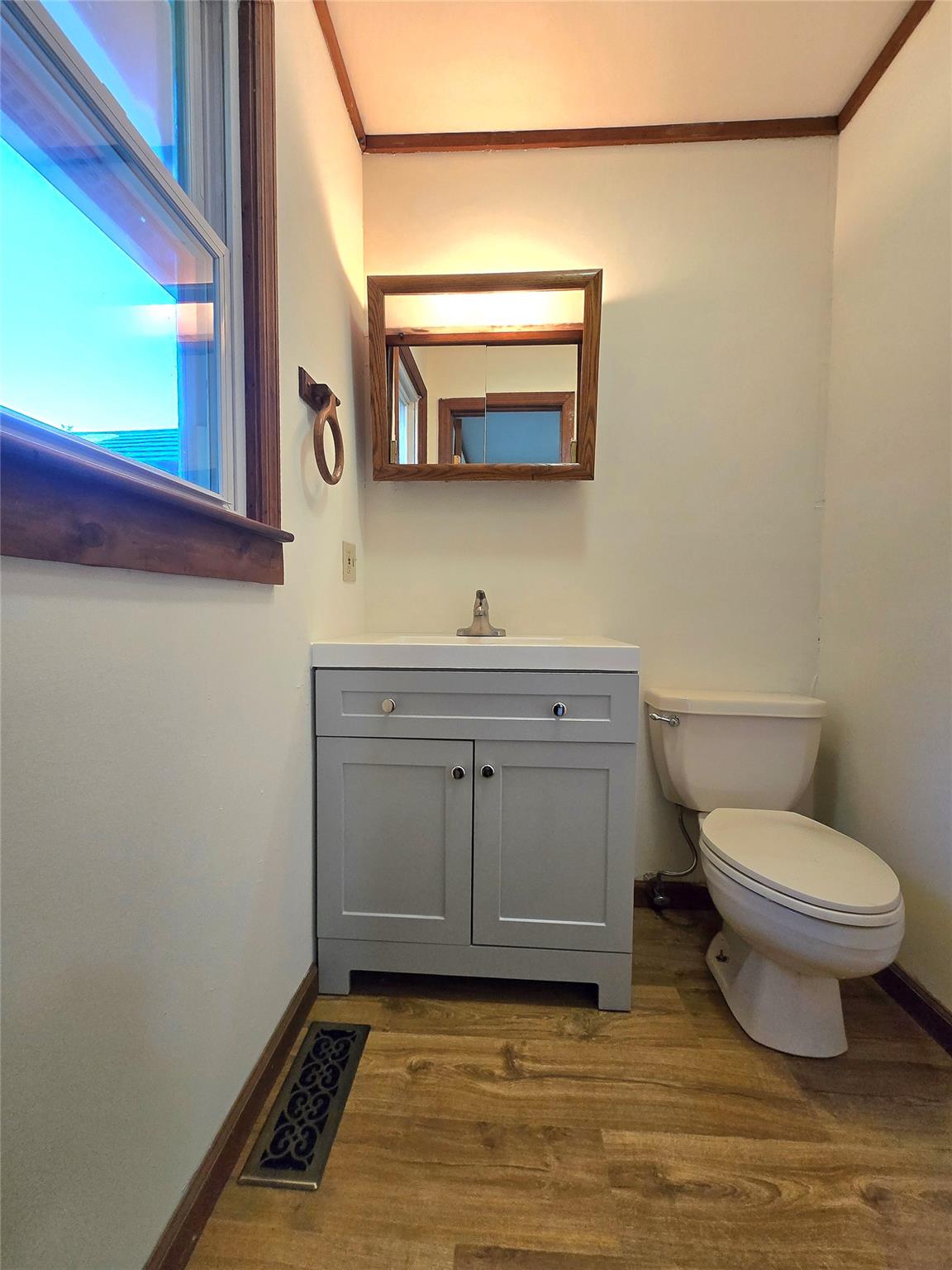 10 Aspinwall Road, Red Hook, NY 12571