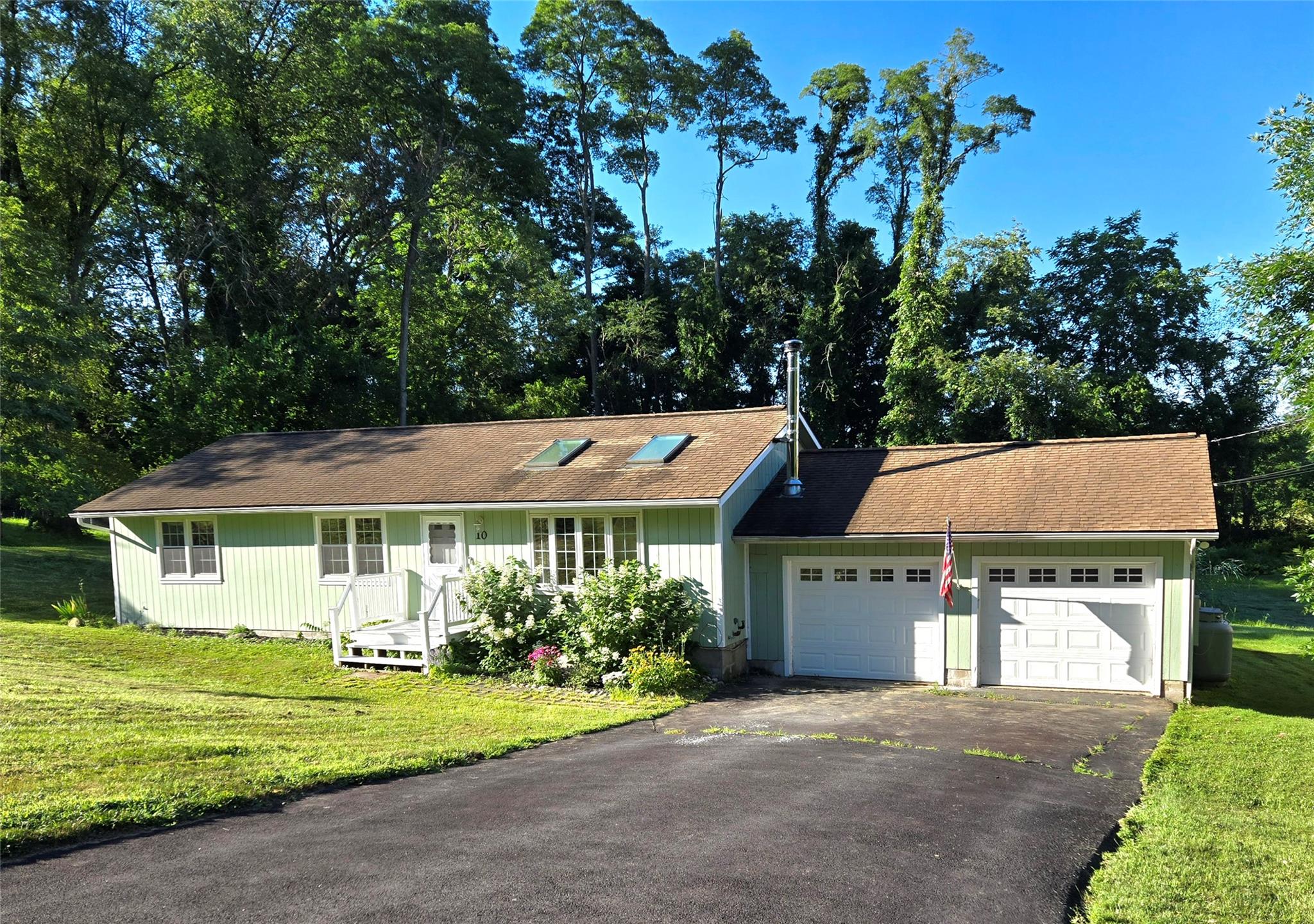 10 Aspinwall Road, Red Hook, NY 12571
