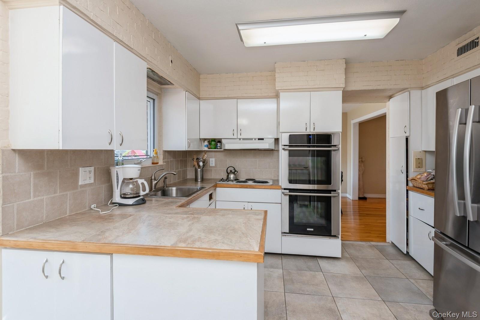 511 Redwood Drive, Cedarhurst, NY 11516