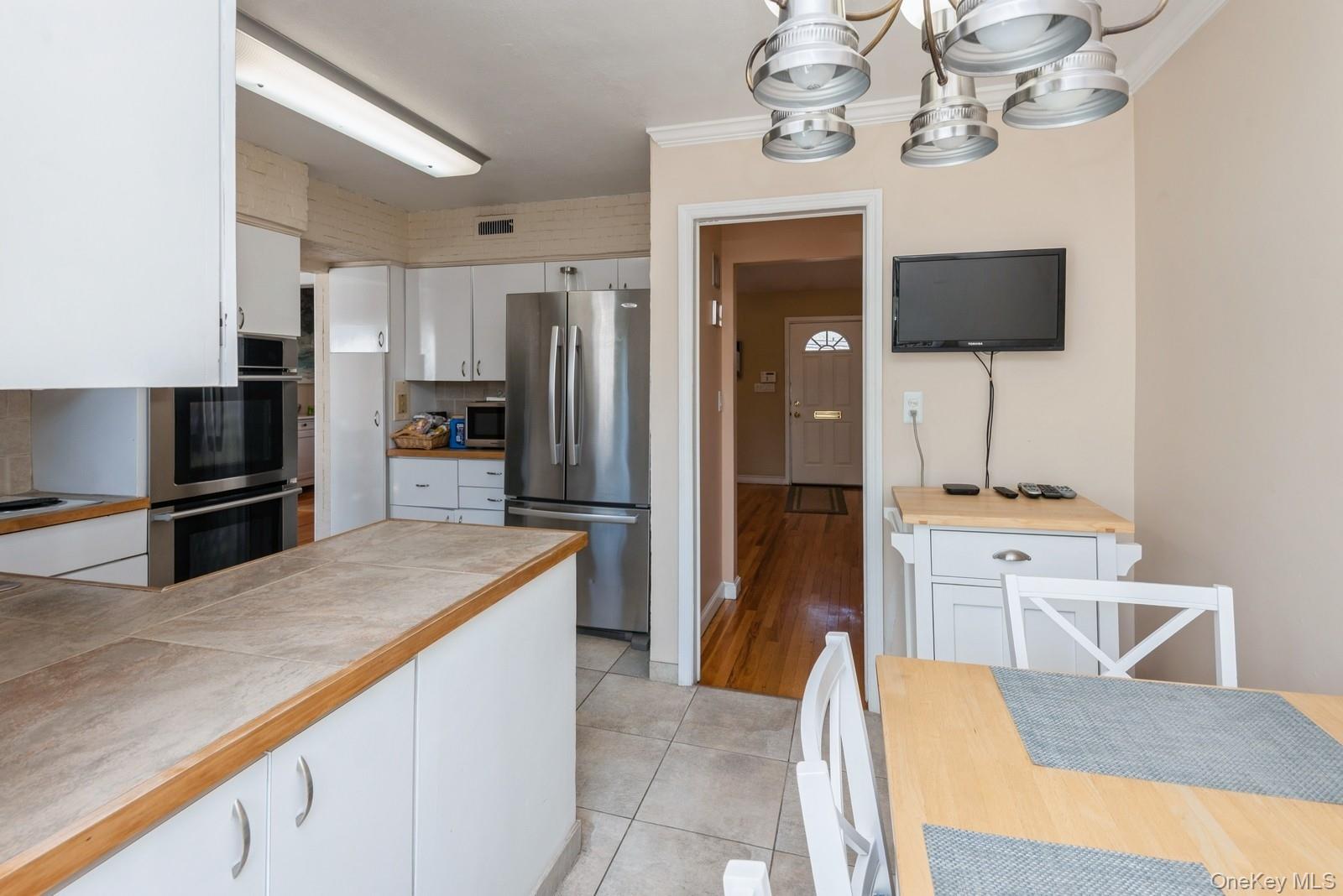 511 Redwood Drive, Cedarhurst, NY 11516