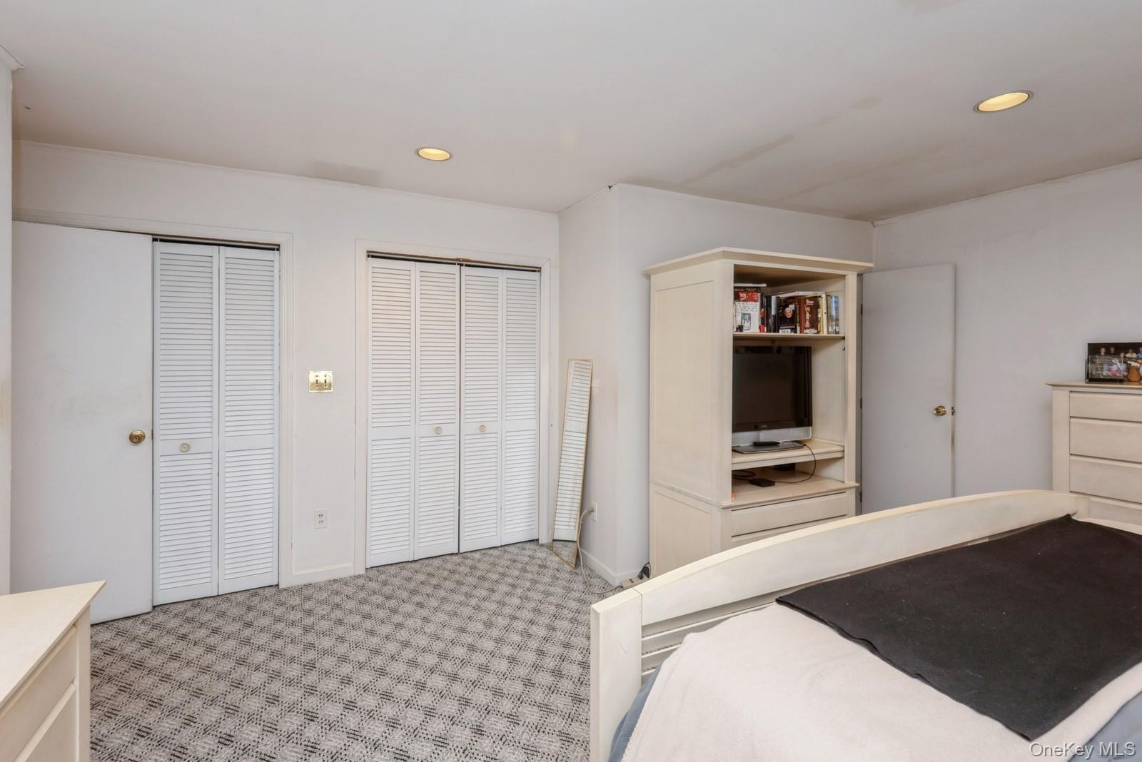 511 Redwood Drive, Cedarhurst, NY 11516