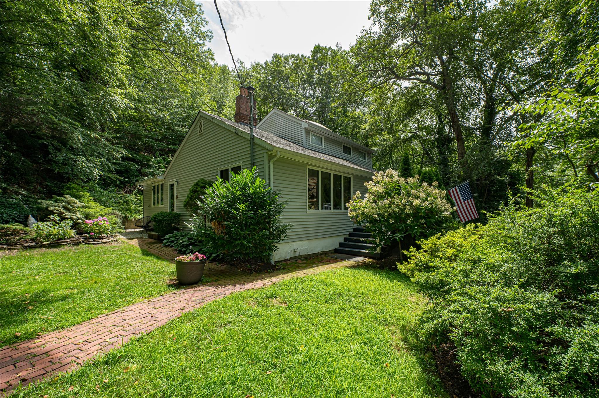 14 Laurel Hill Road, Centerport, NY 11721