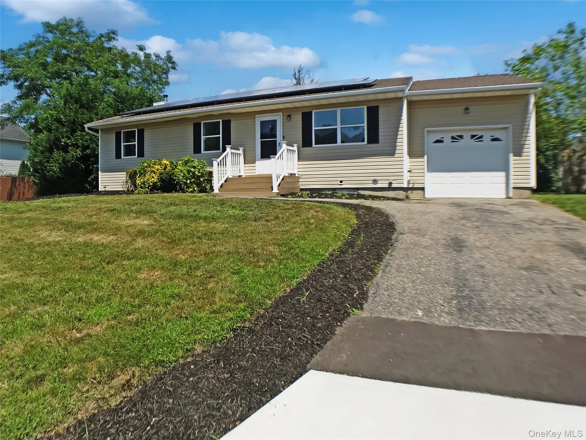 79 Meadow Court, Brookhaven, NY 11949