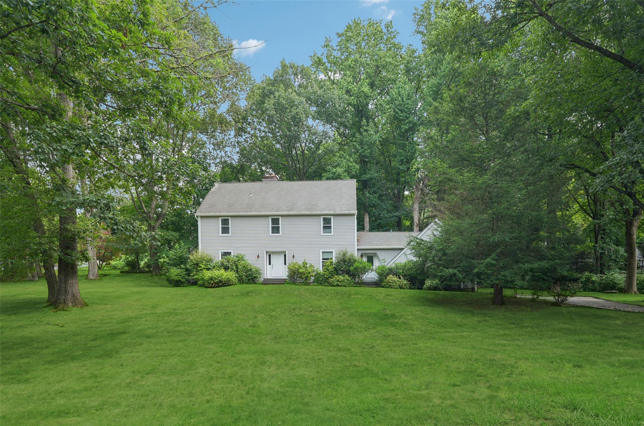 55 Deerfield Lane S, Pleasantville, NY 10570