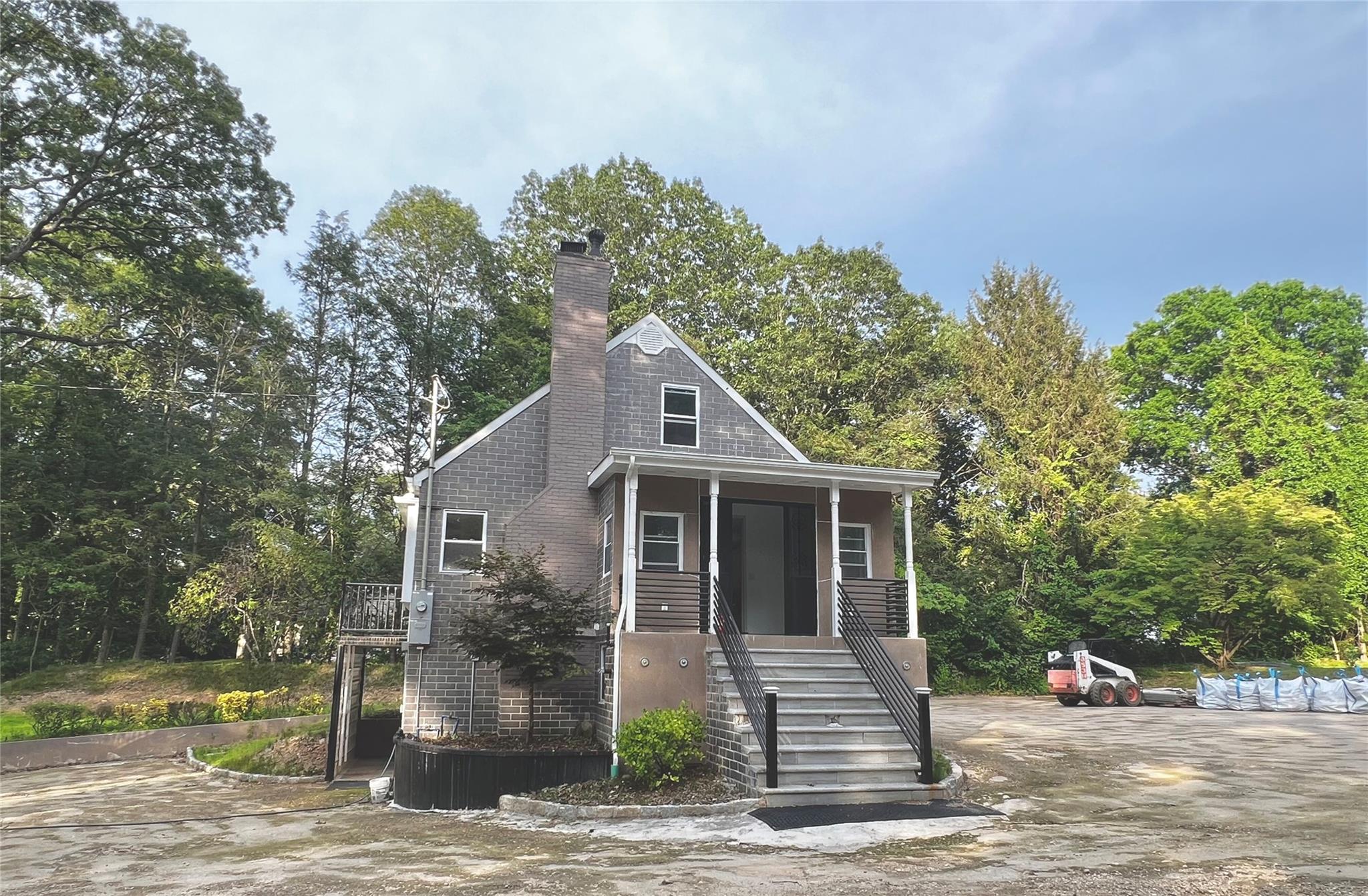 27 Dunlop Road, Huntington, NY 11743