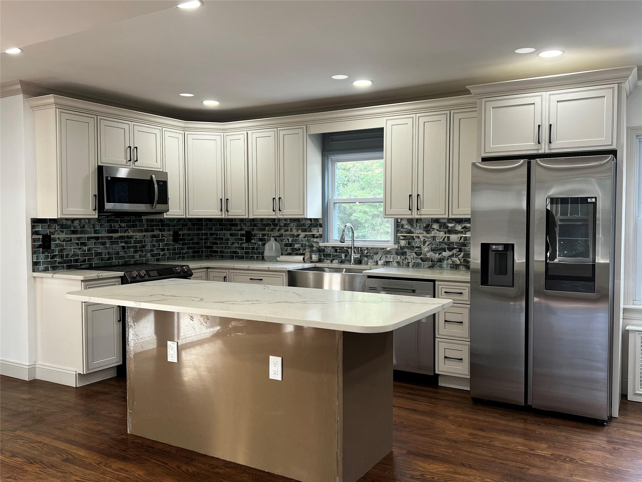 27 Dunlop Road, Huntington, NY 11743