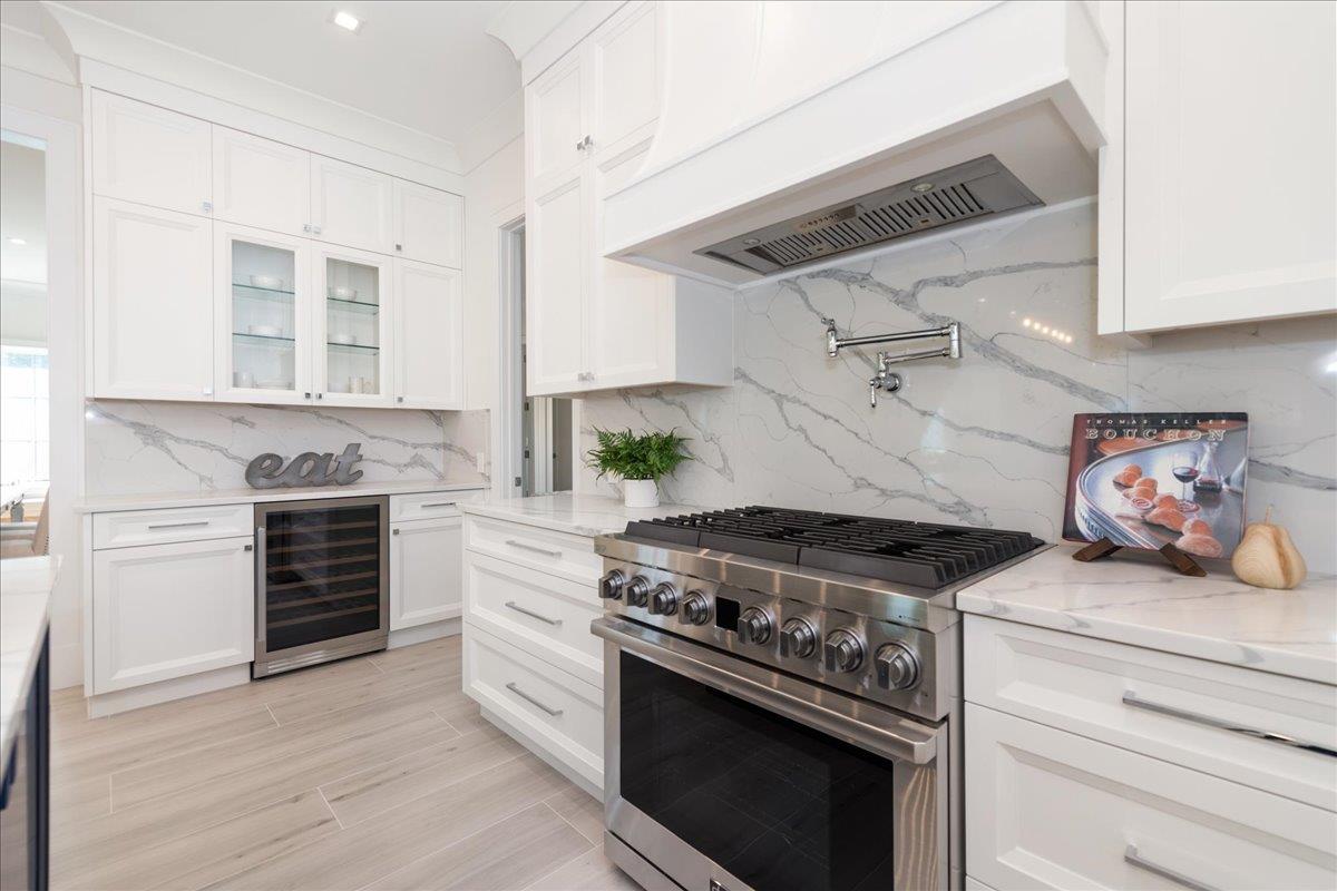 34 Woodland Place, Great Neck, NY 11021