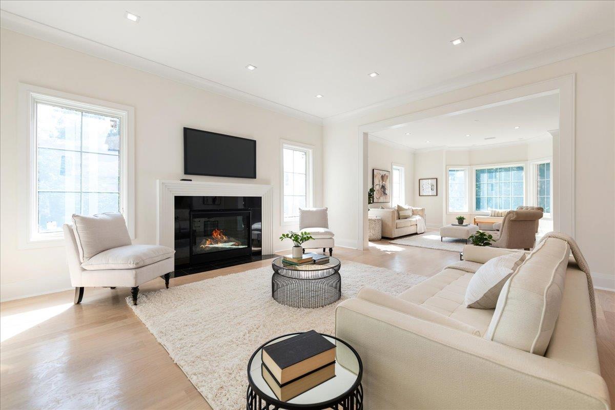 34 Woodland Place, Great Neck, NY 11021