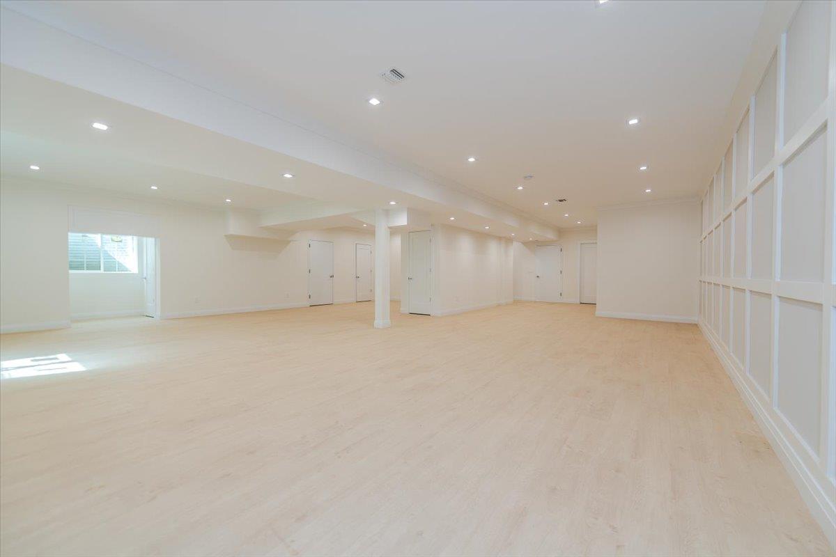 34 Woodland Place, Great Neck, NY 11021