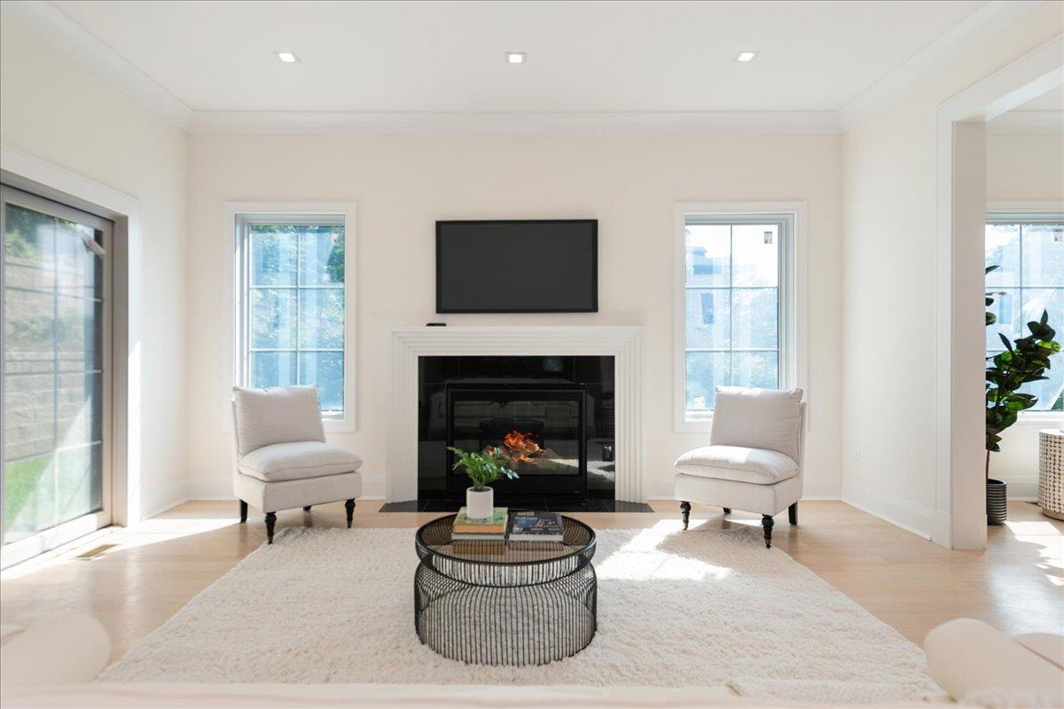 34 Woodland Place, Great Neck, NY 11021