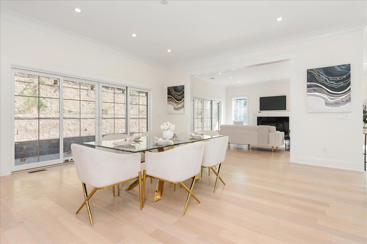 34 Woodland Place, Great Neck, NY 11021