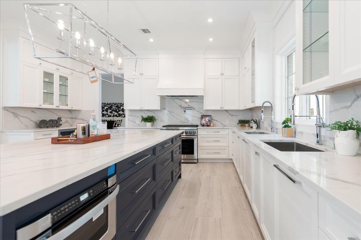 34 Woodland Place, Great Neck, NY 11021