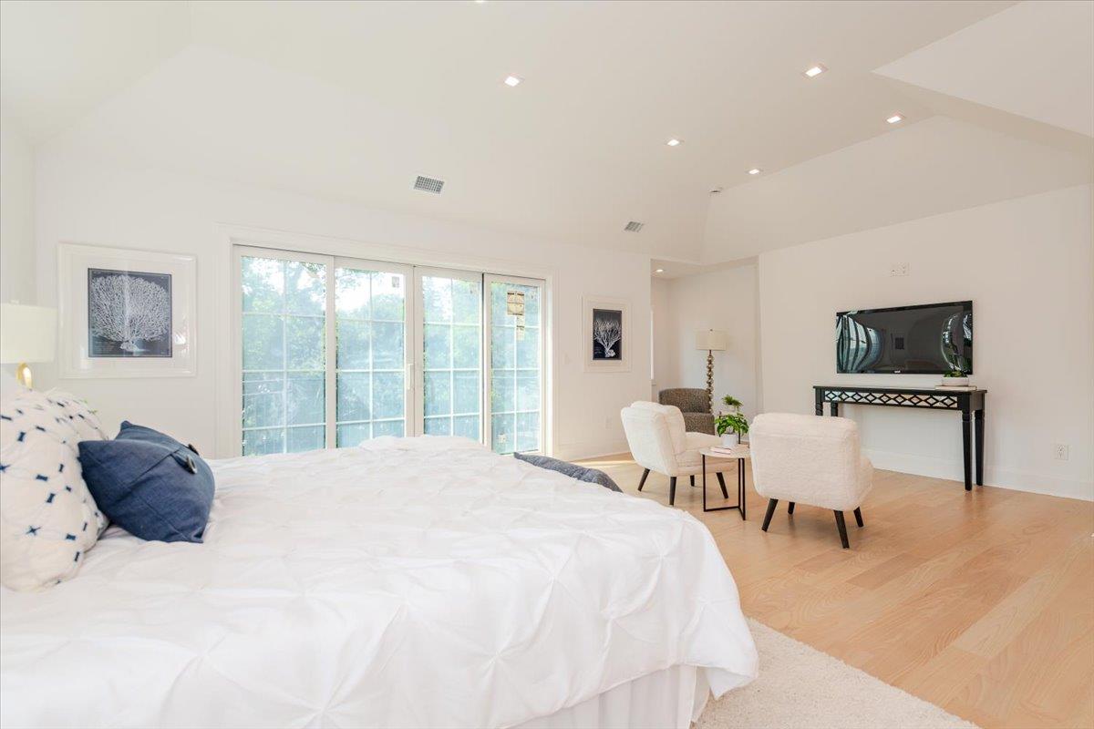 34 Woodland Place, Great Neck, NY 11021