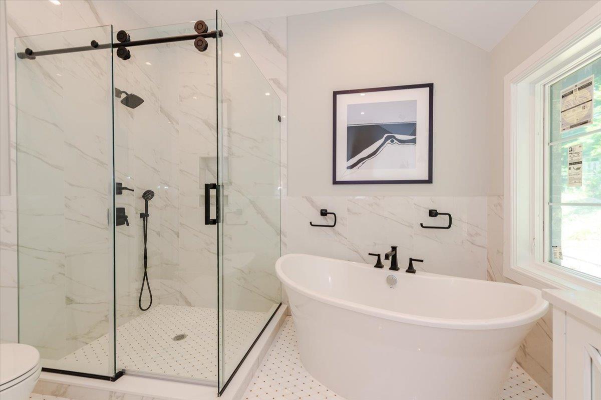 34 Woodland Place, Great Neck, NY 11021