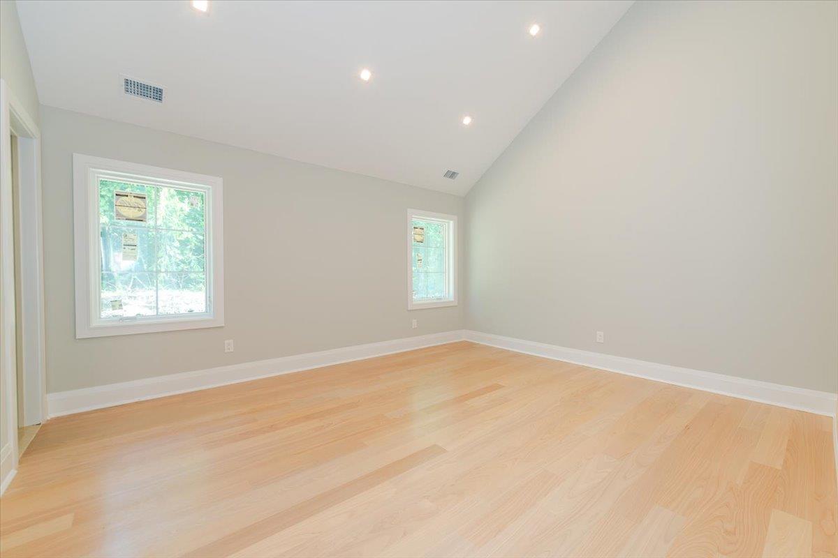 34 Woodland Place, Great Neck, NY 11021